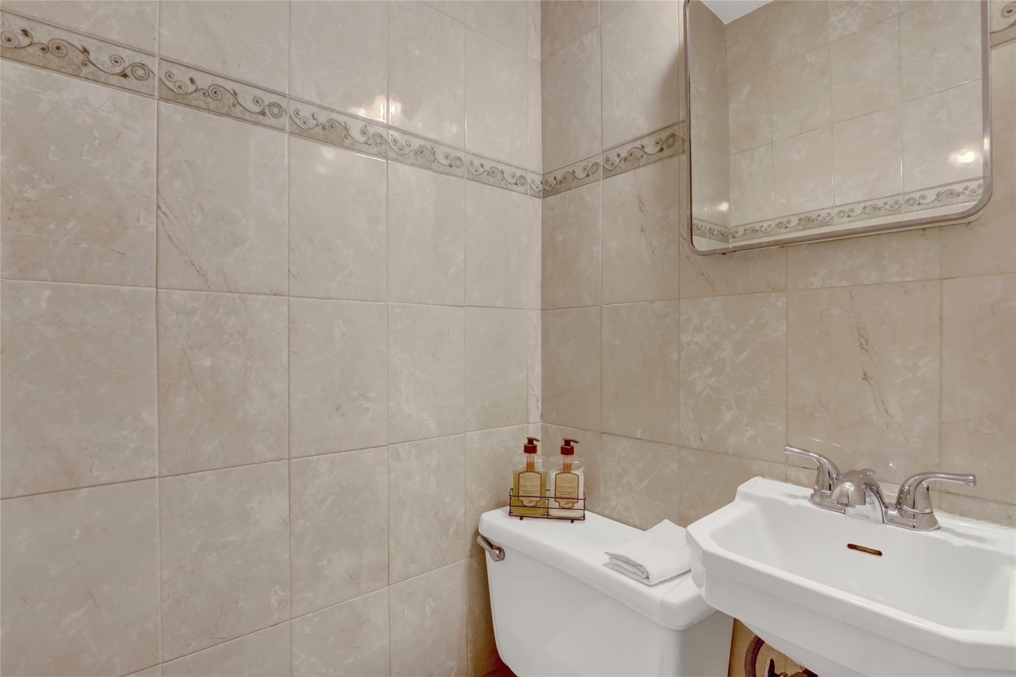 #11 photo, 25-27 76th Street, クイーンズ区 Jackson Heights , NY 11370