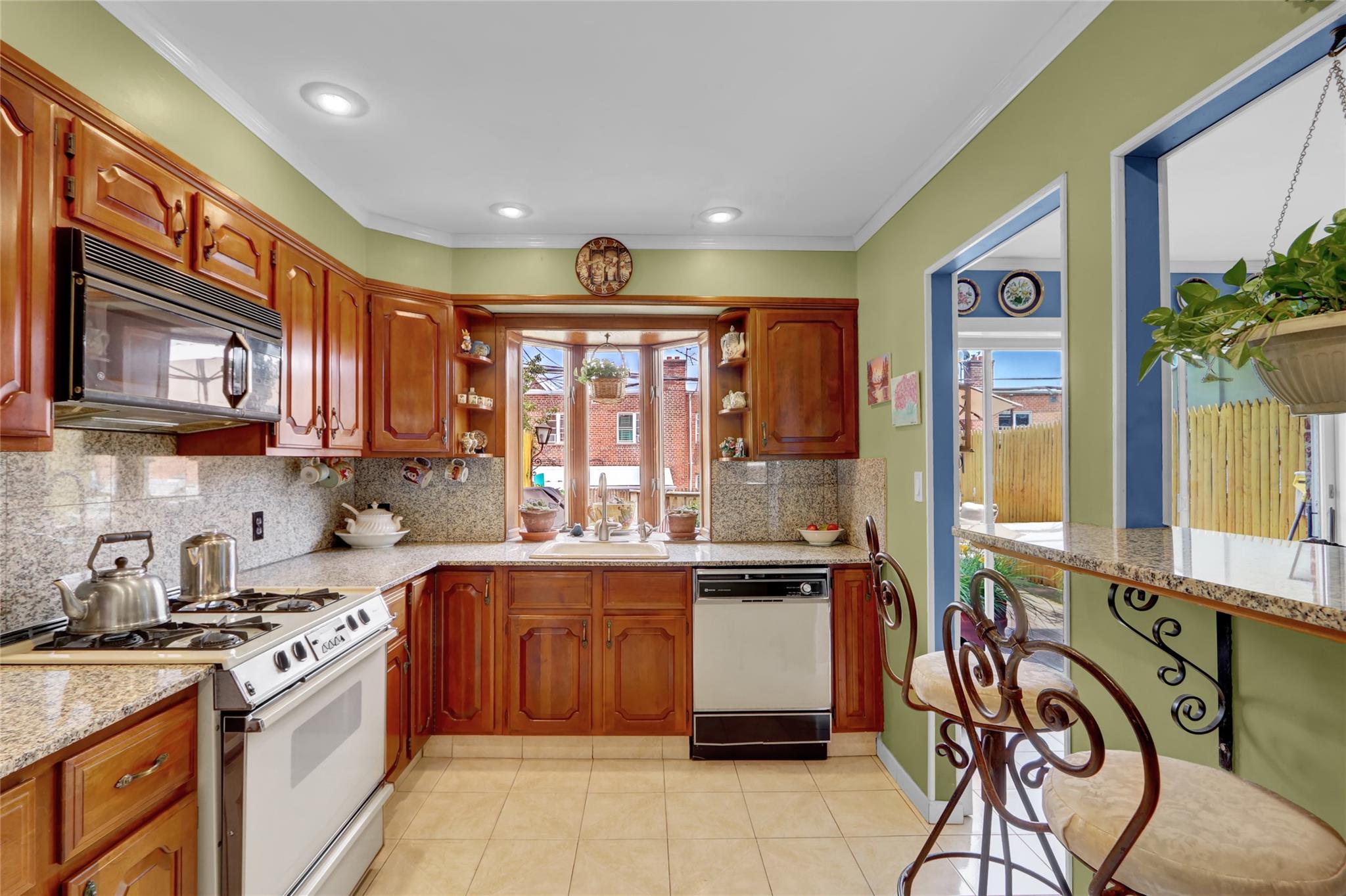 #8 photo, 25-27 76th Street, クイーンズ区 Jackson Heights , NY 11370