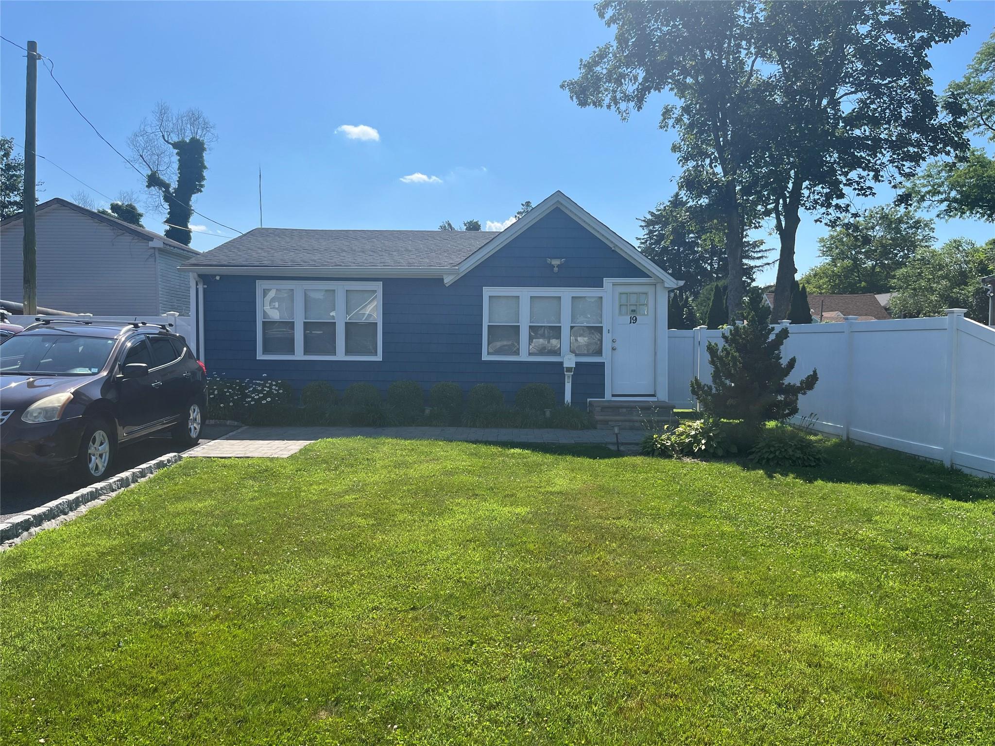 #1 photo, 19 9th Avenue, سوفولك Huntington , NY 11746