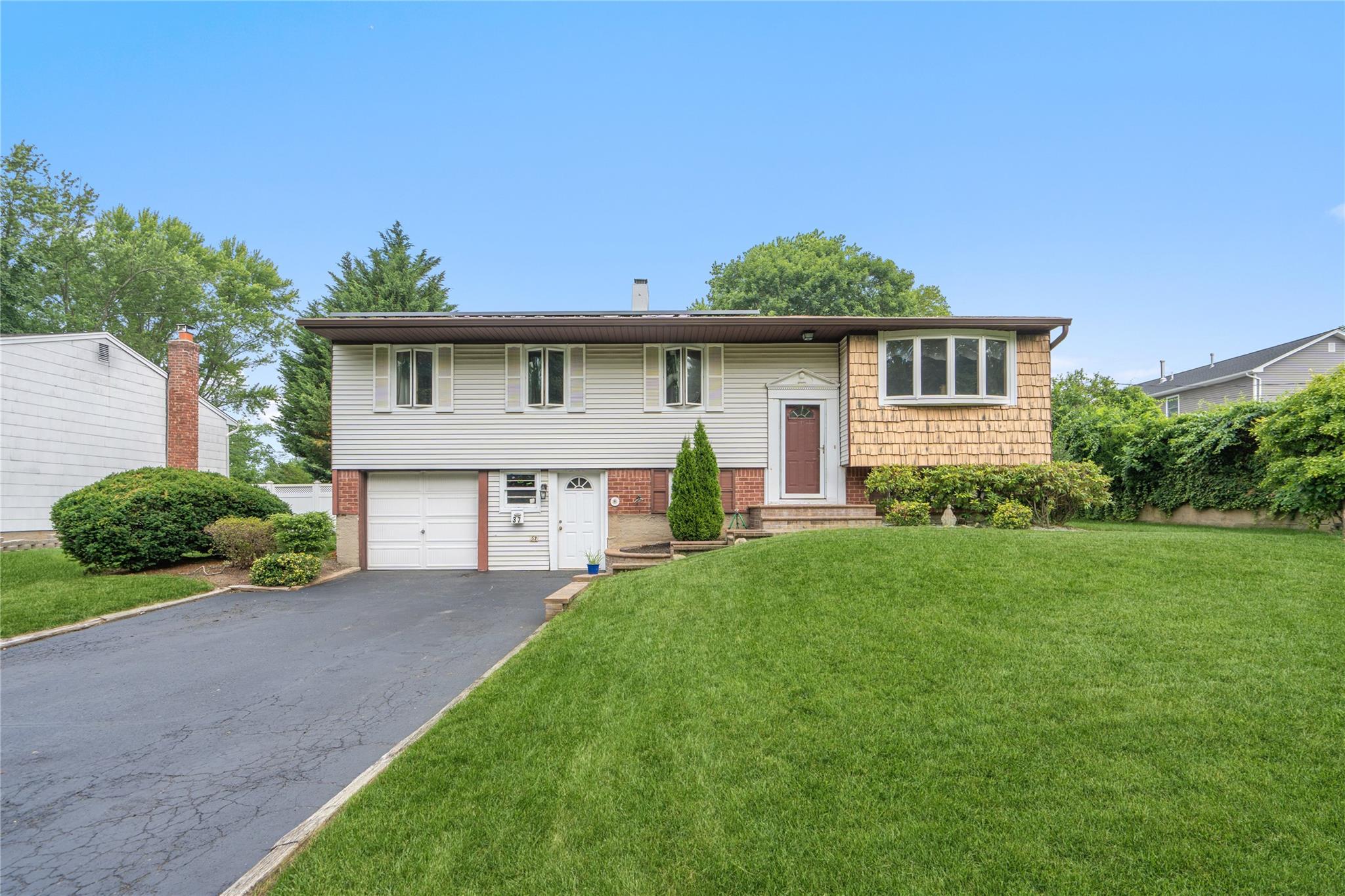 #1 photo, 37 Parkway Drive, سوفولك Commack , NY 11725