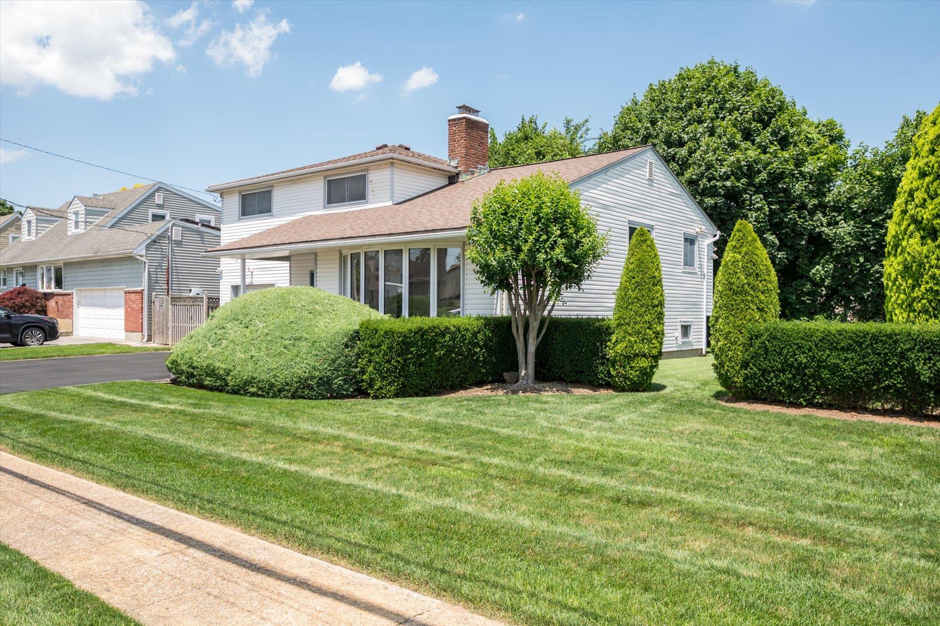 #1 photo, 2703 Bayview Avenue, ناسو South Merrick , NY 11566