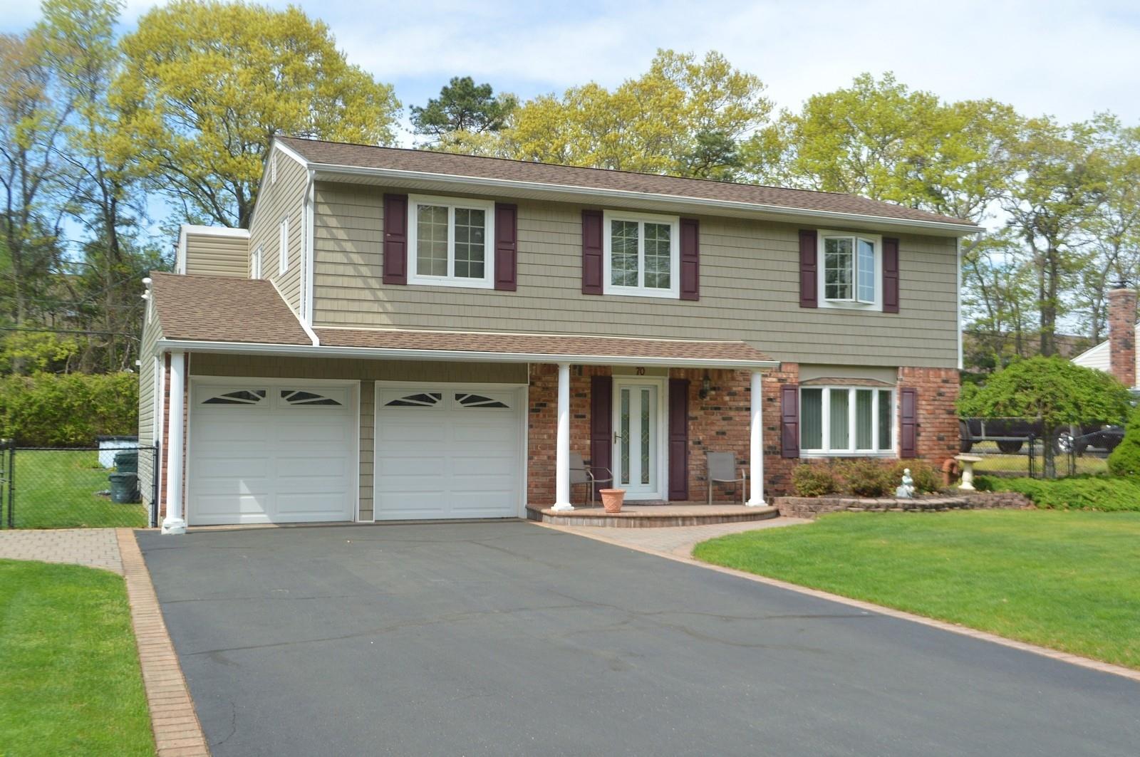 #2 photo, 70 Fairfax Drive, 東長島 科勒姆 Coram , NY 11727