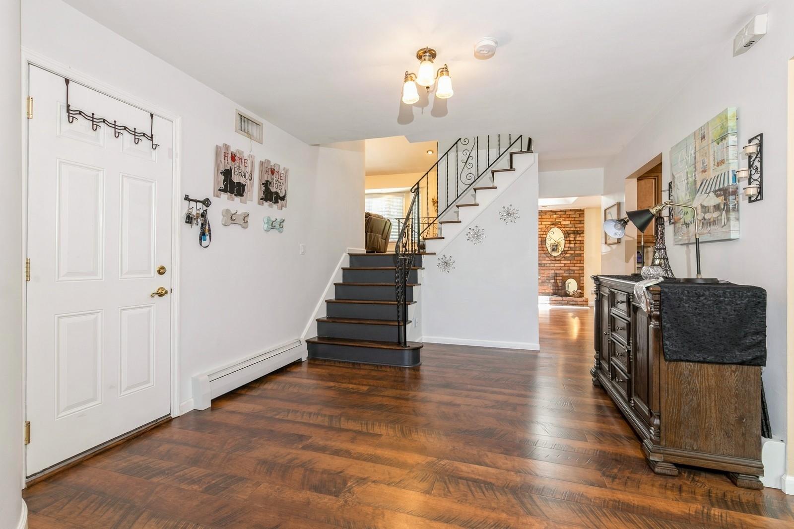 #3 photo, 70 Fairfax Drive, 東長島 科勒姆 Coram , NY 11727