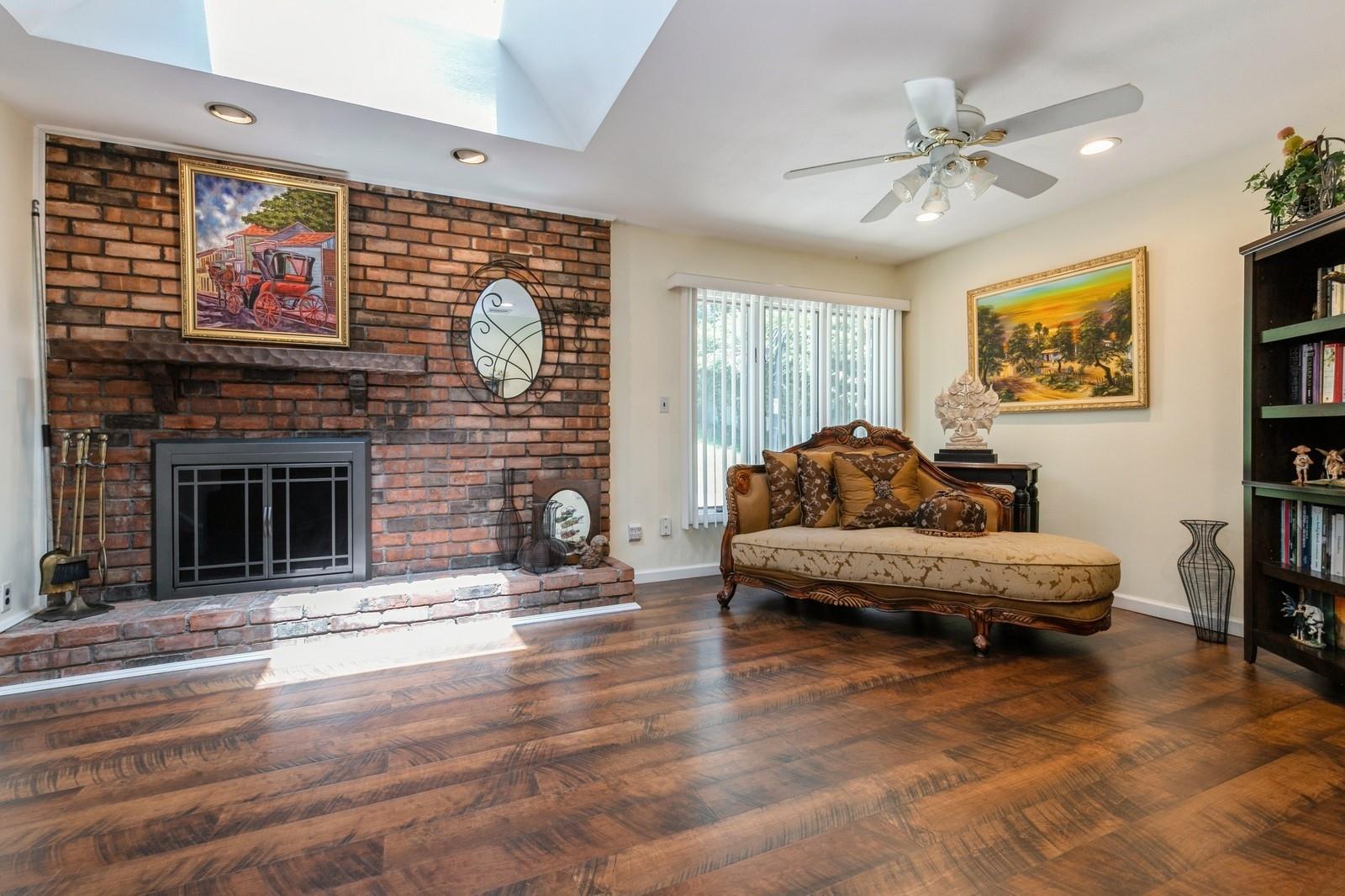 #4 photo, 70 Fairfax Drive, 東長島 科勒姆 Coram , NY 11727