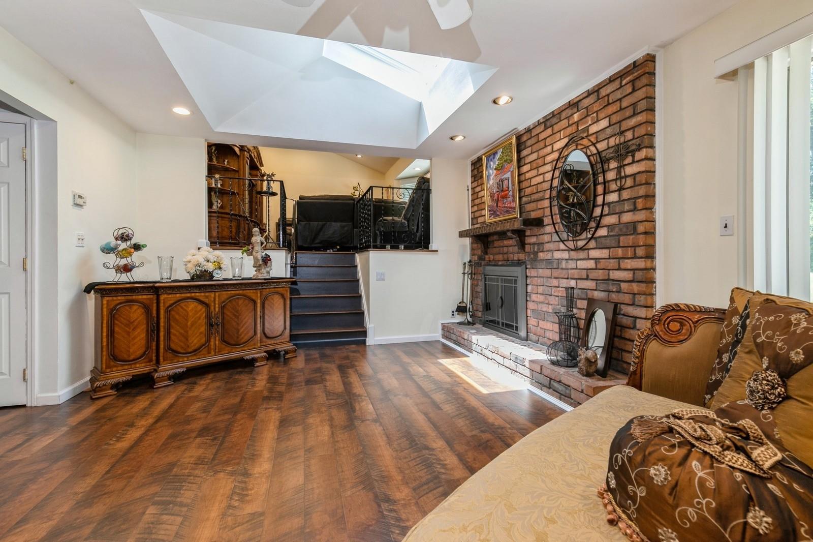 #5 photo, 70 Fairfax Drive, 東長島 科勒姆 Coram , NY 11727