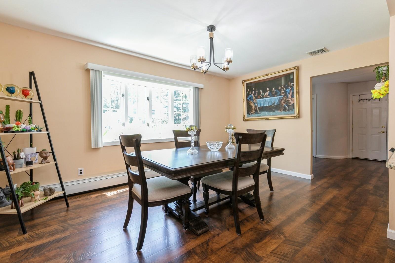 #7 photo, 70 Fairfax Drive, 東長島 科勒姆 Coram , NY 11727