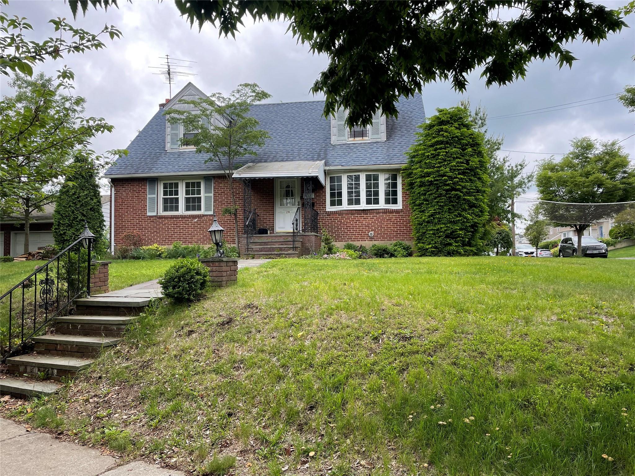 #1 photo, 28 Lynton Road, ناسو Albertson , NY 11507