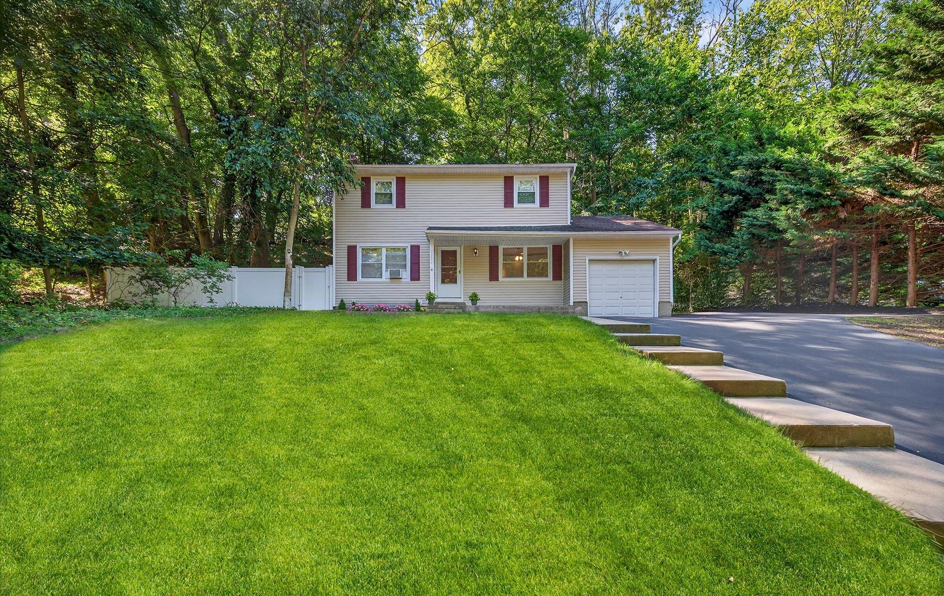 #1 photo, 1152 N Country Road, 東長島 Stony Brook , NY 11790