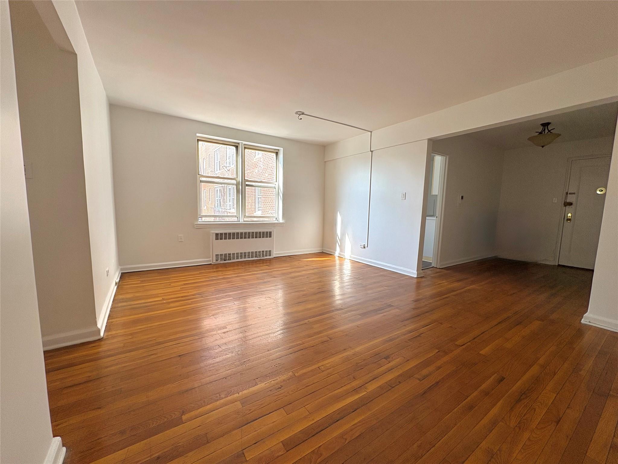 #4 photo, 63-61 Yellowstone Boulevard, クイーンズ区 Forest Hills , NY 11375