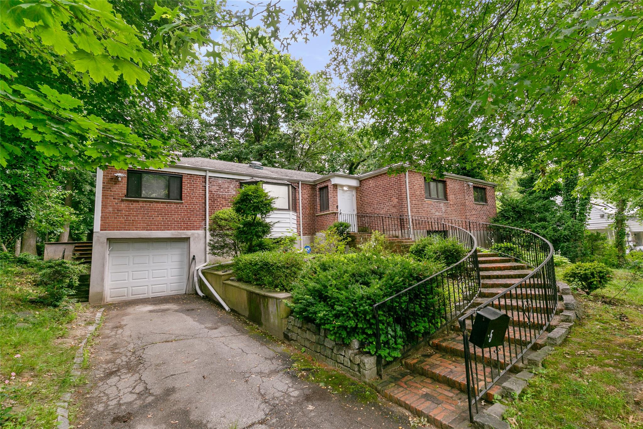 #1 photo, 5 Bellingham Lane, Great Neck , NY 11023