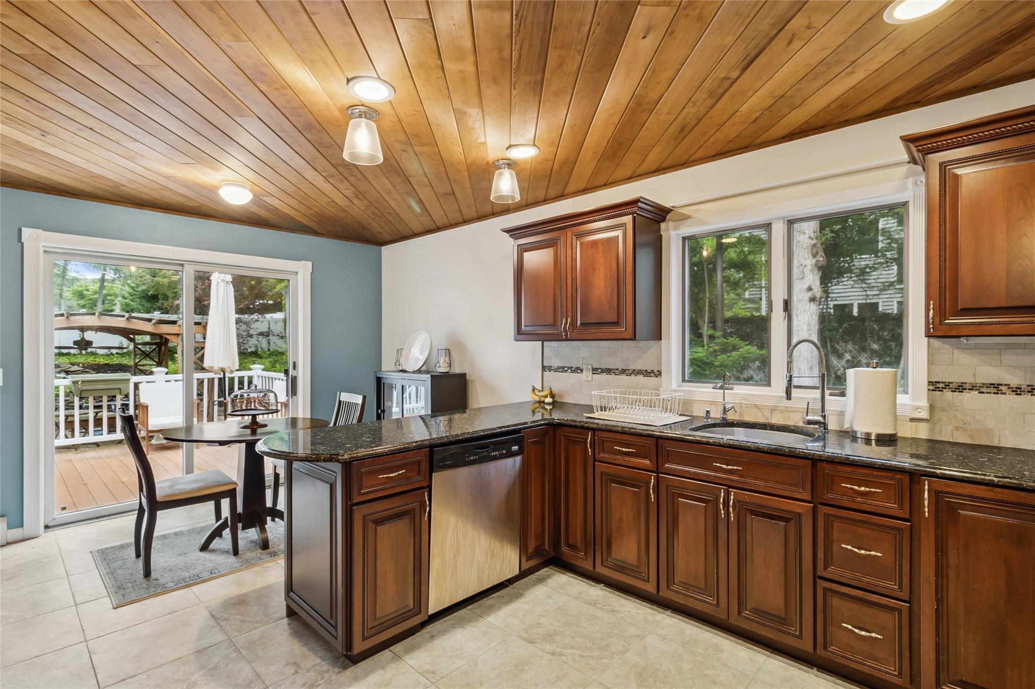 #18 photo, 115 Echo Avenue, سوفولك Miller Place , NY 11764