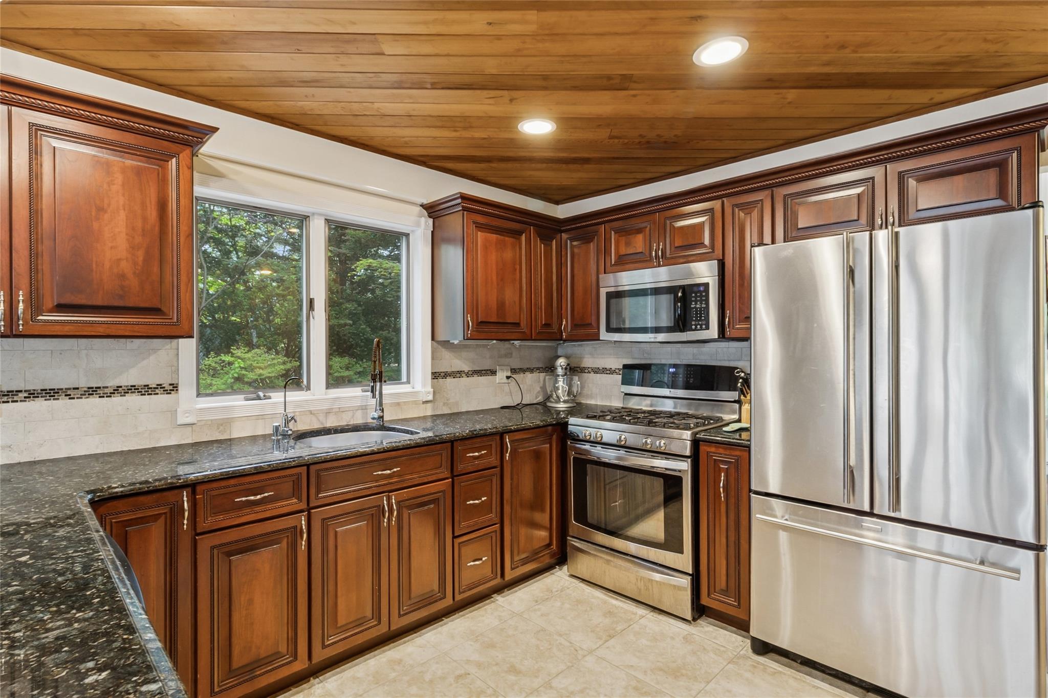 #20 photo, 115 Echo Avenue, سوفولك Miller Place , NY 11764