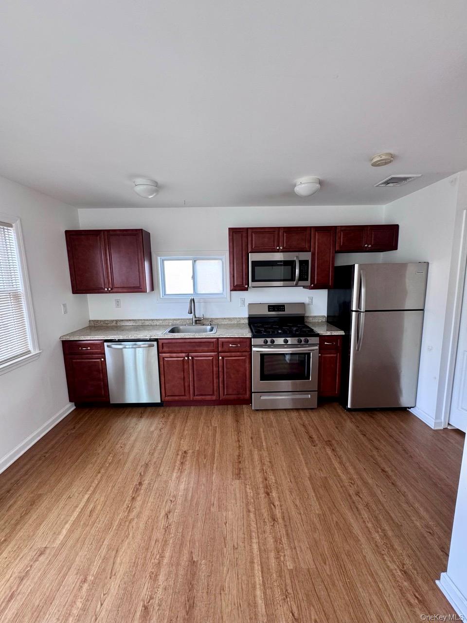 #4 photo, 107 Baden Place, スタテンアイランド Staten Island , NY 10306