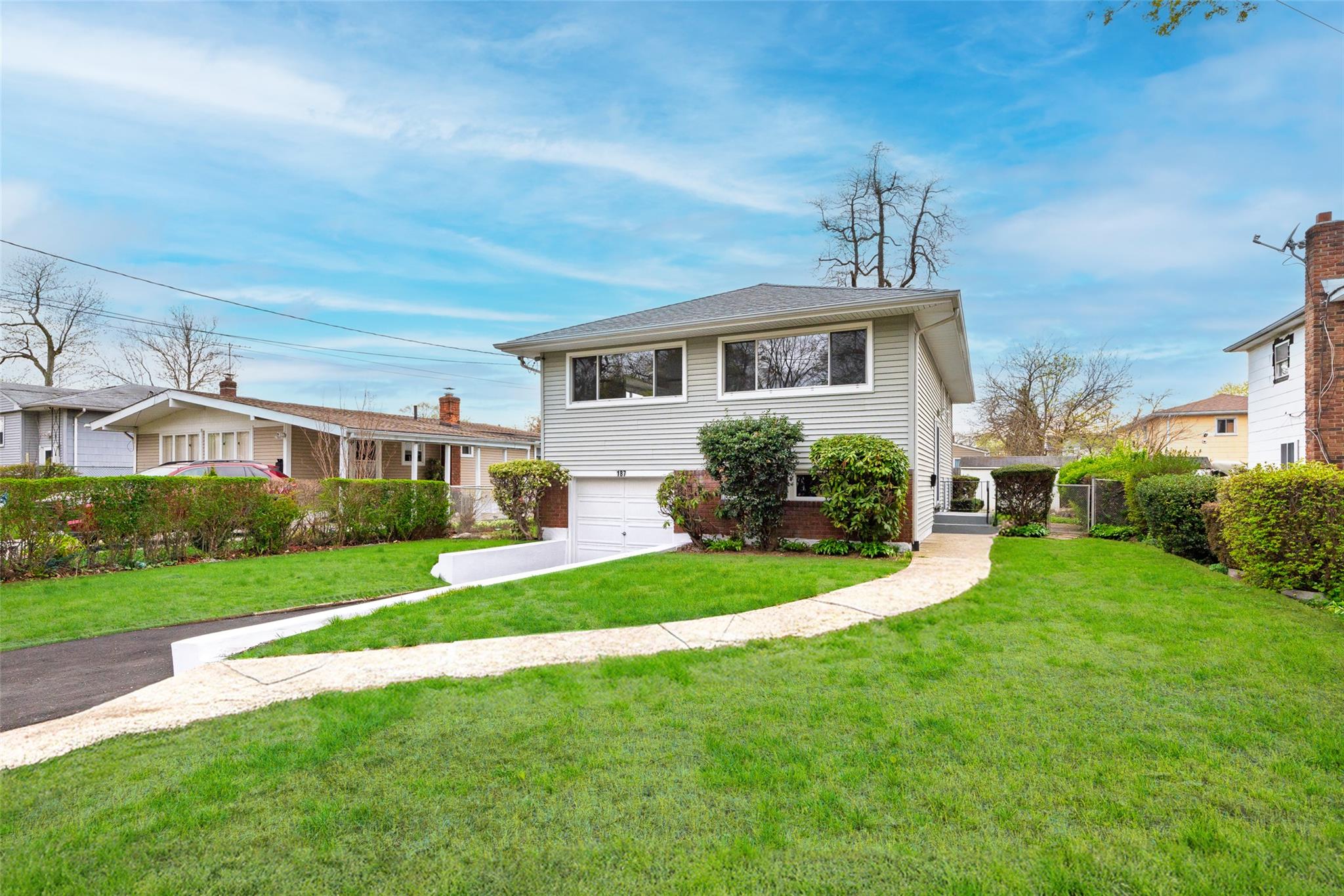 #1 photo, 187 Catherine Street, 長島 西布雷 Westbury , NY 11590