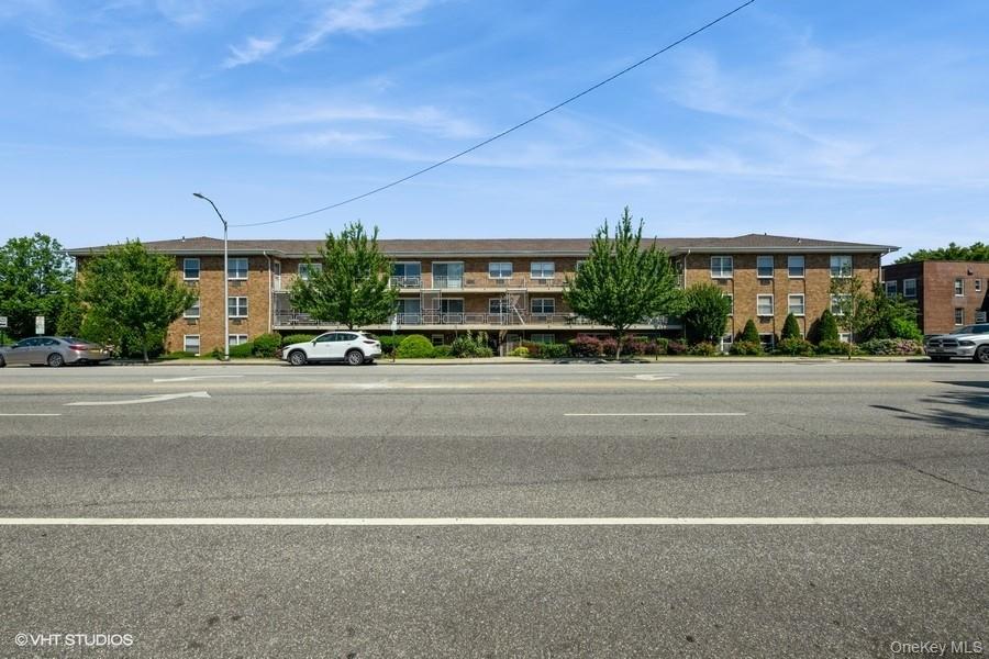 #2 photo, 90 S PARK Avenue, Rockville Centre , NY 11570