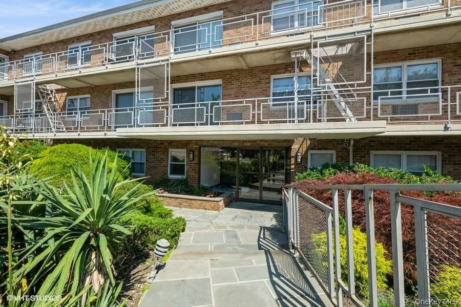 #3 photo, 90 S PARK Avenue, Rockville Centre , NY 11570