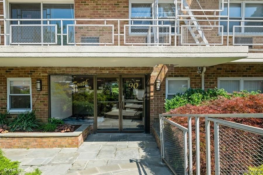 #4 photo, 90 S PARK Avenue, Rockville Centre , NY 11570