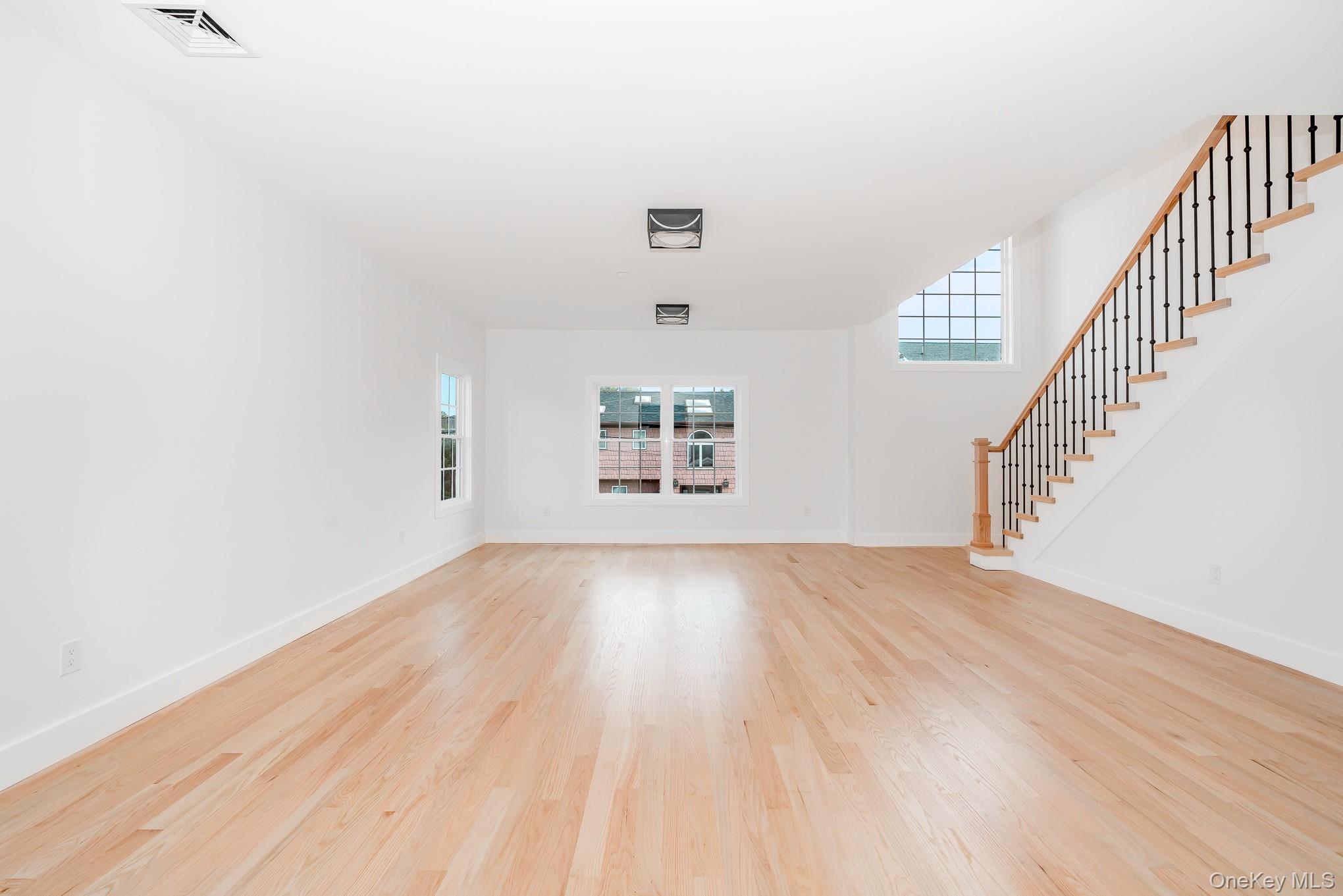 #15 photo, 23 Bay Street, ナッソー郡 Bellmore , NY 11710