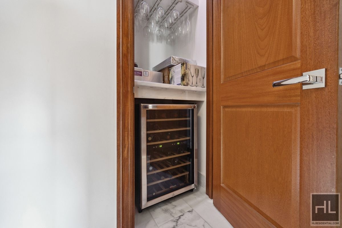 #12 photo, 215-217 E 96th Street, マンハッタン Upper East Side , NY 10128