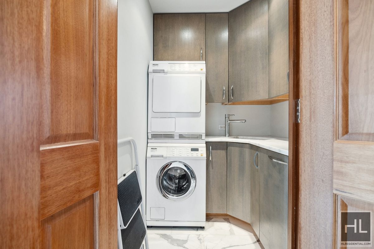 #13 photo, 215-217 E 96th Street, マンハッタン Upper East Side , NY 10128