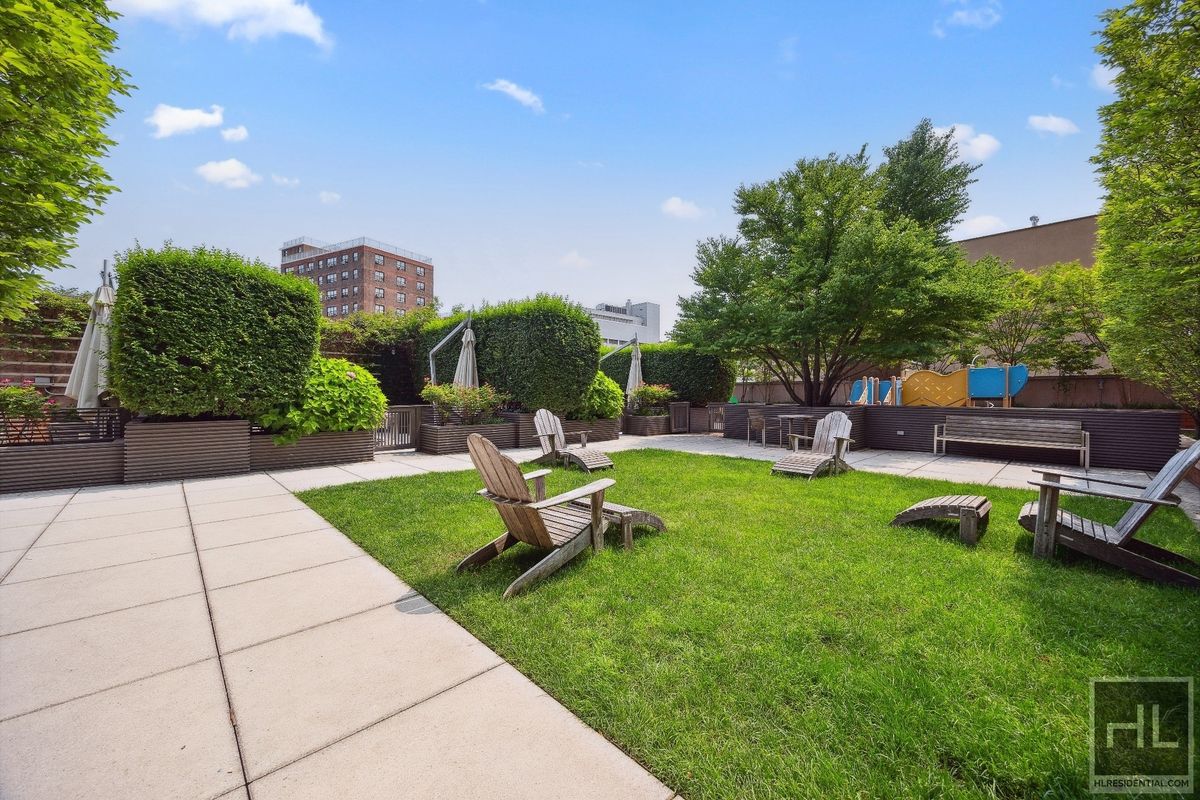 #18 photo, 215-217 E 96th Street, マンハッタン Upper East Side , NY 10128