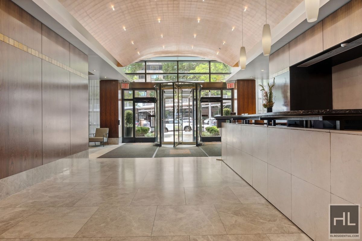 #19 photo, 215-217 E 96th Street, マンハッタン Upper East Side , NY 10128