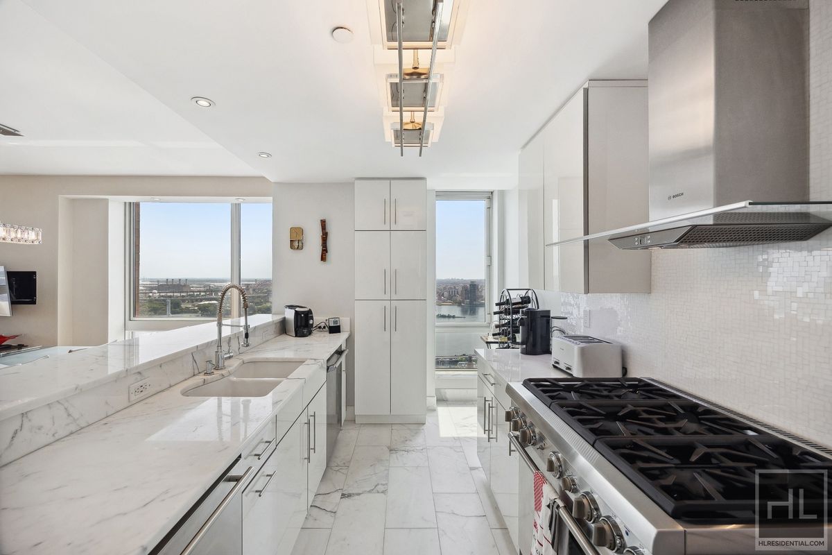 #4 photo, 215-217 E 96th Street, マンハッタン Upper East Side , NY 10128