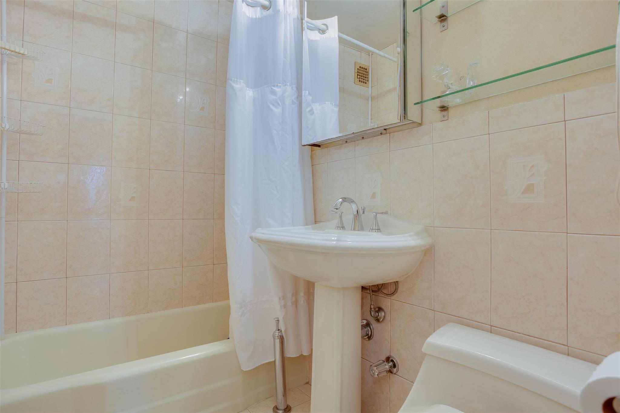 #10 photo, 65-15 Alderton Street, クイーンズ区 Rego Park , NY 11374