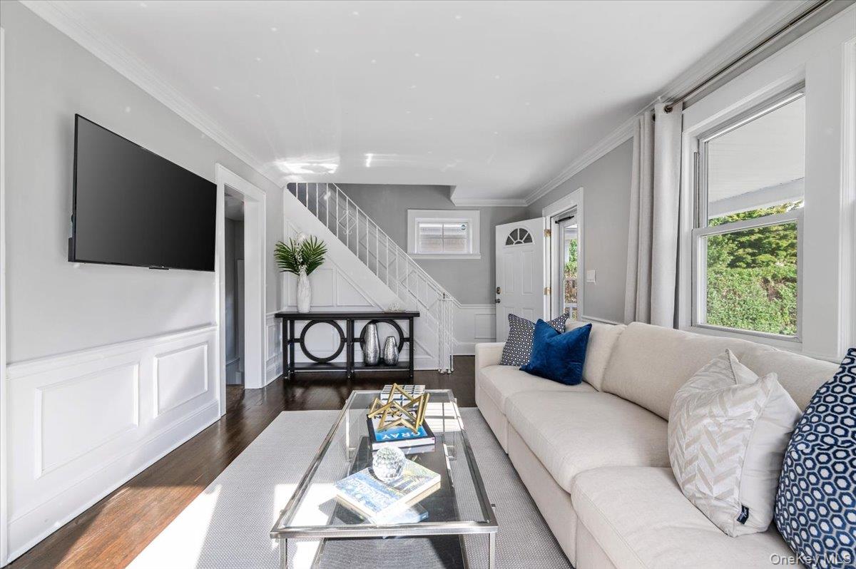 #14 photo, 33 Avenue B Avenue, Port Washington , NY 11050