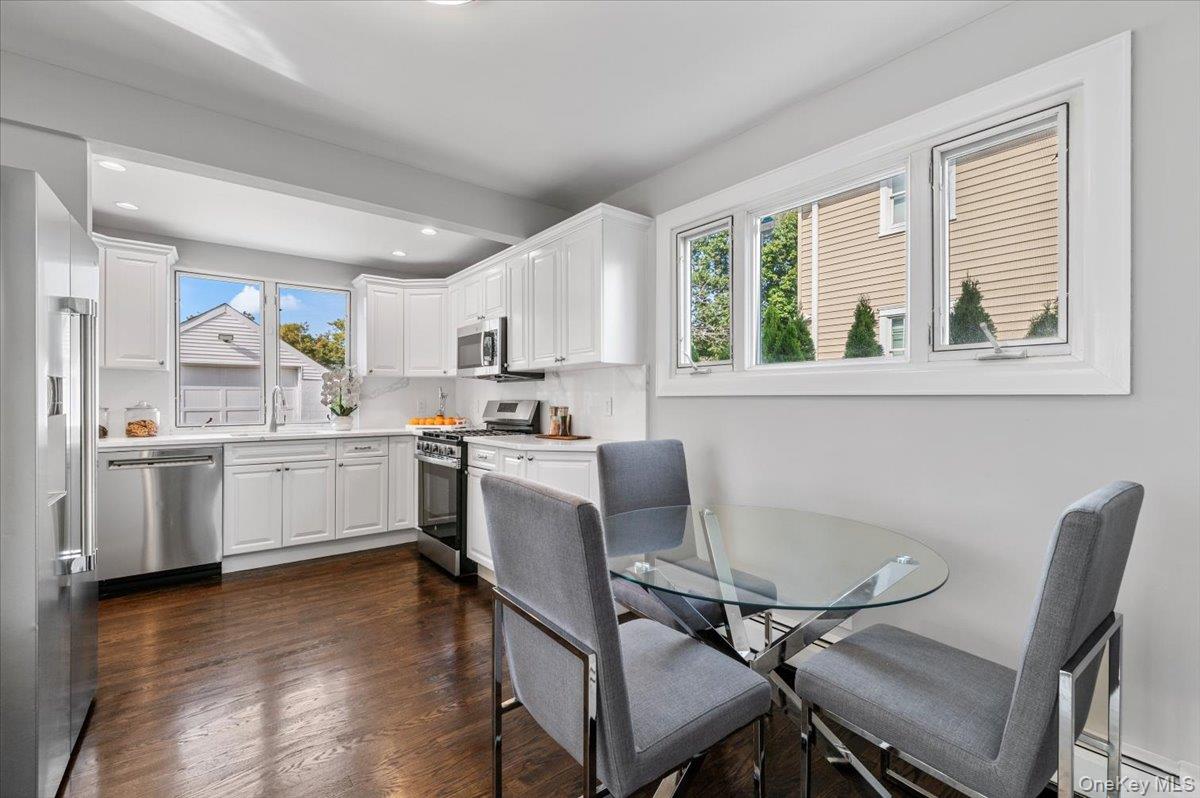 #10 photo, 33 Avenue B Avenue, Port Washington , NY 11050