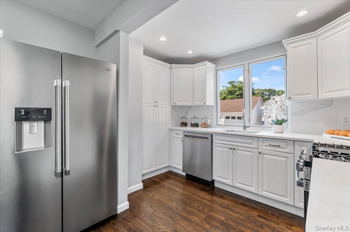 #11 photo, 33 Avenue B Avenue, Port Washington , NY 11050