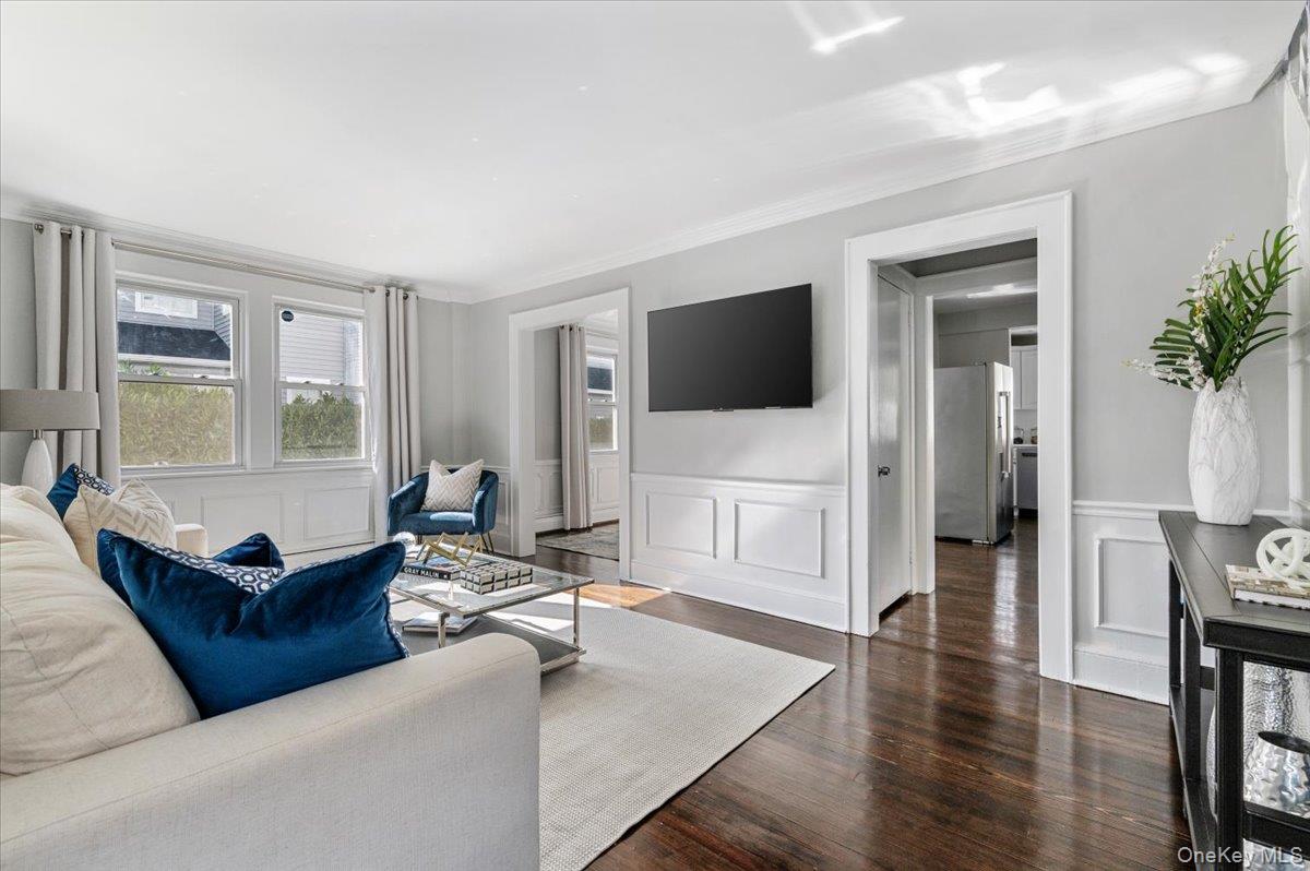 #4 photo, 33 Avenue B Avenue, Port Washington , NY 11050