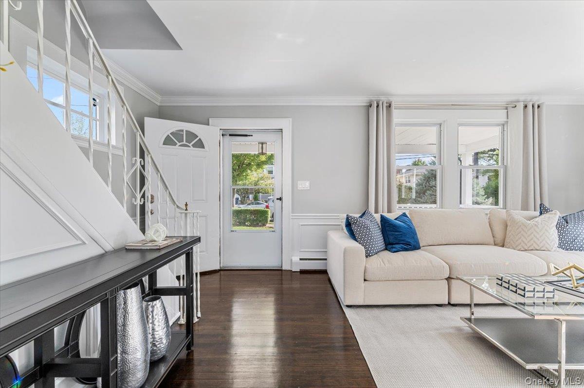 #5 photo, 33 Avenue B Avenue, Port Washington , NY 11050