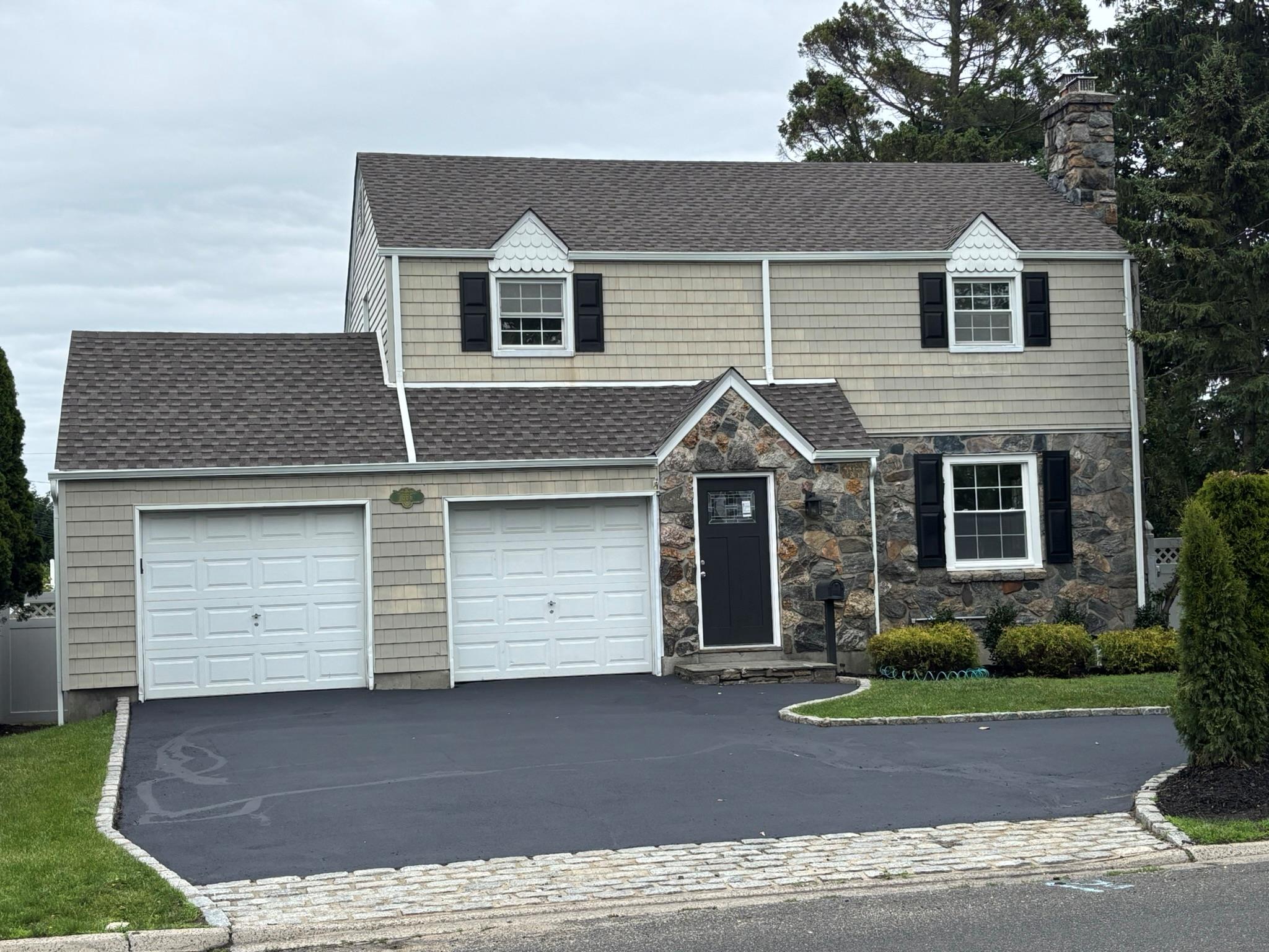 #1 photo, 666 S Wellwood Avenue, 東長島 Lindenhurst , NY 11757