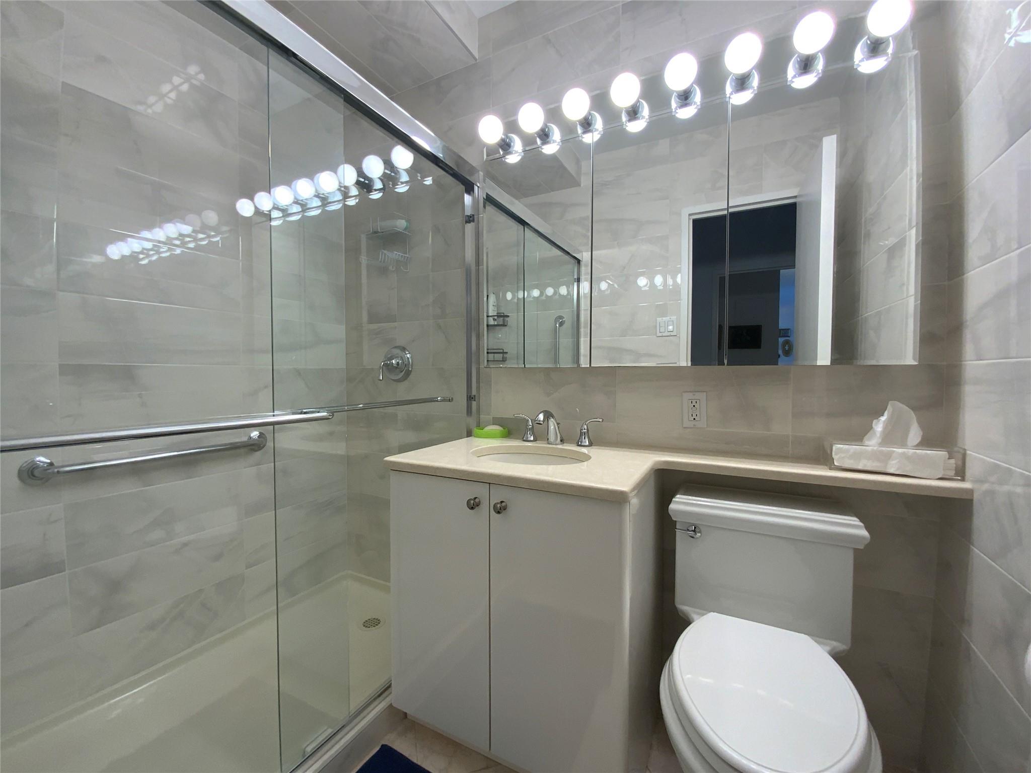 #14 photo, 27110 Grand Central Parkway, クイーンズ区 Floral Park , NY 11005