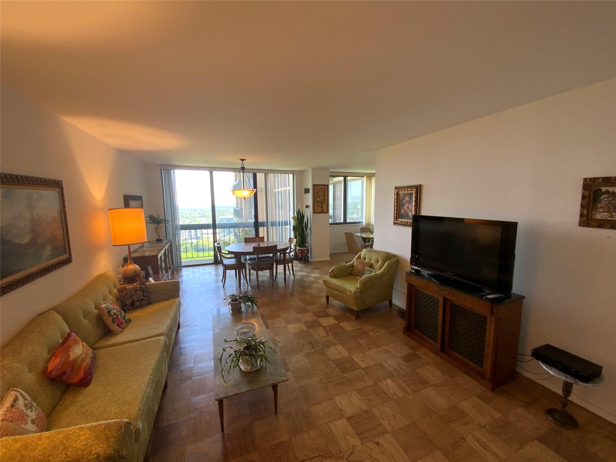 #2 photo, 27110 Grand Central Parkway, クイーンズ区 Floral Park , NY 11005