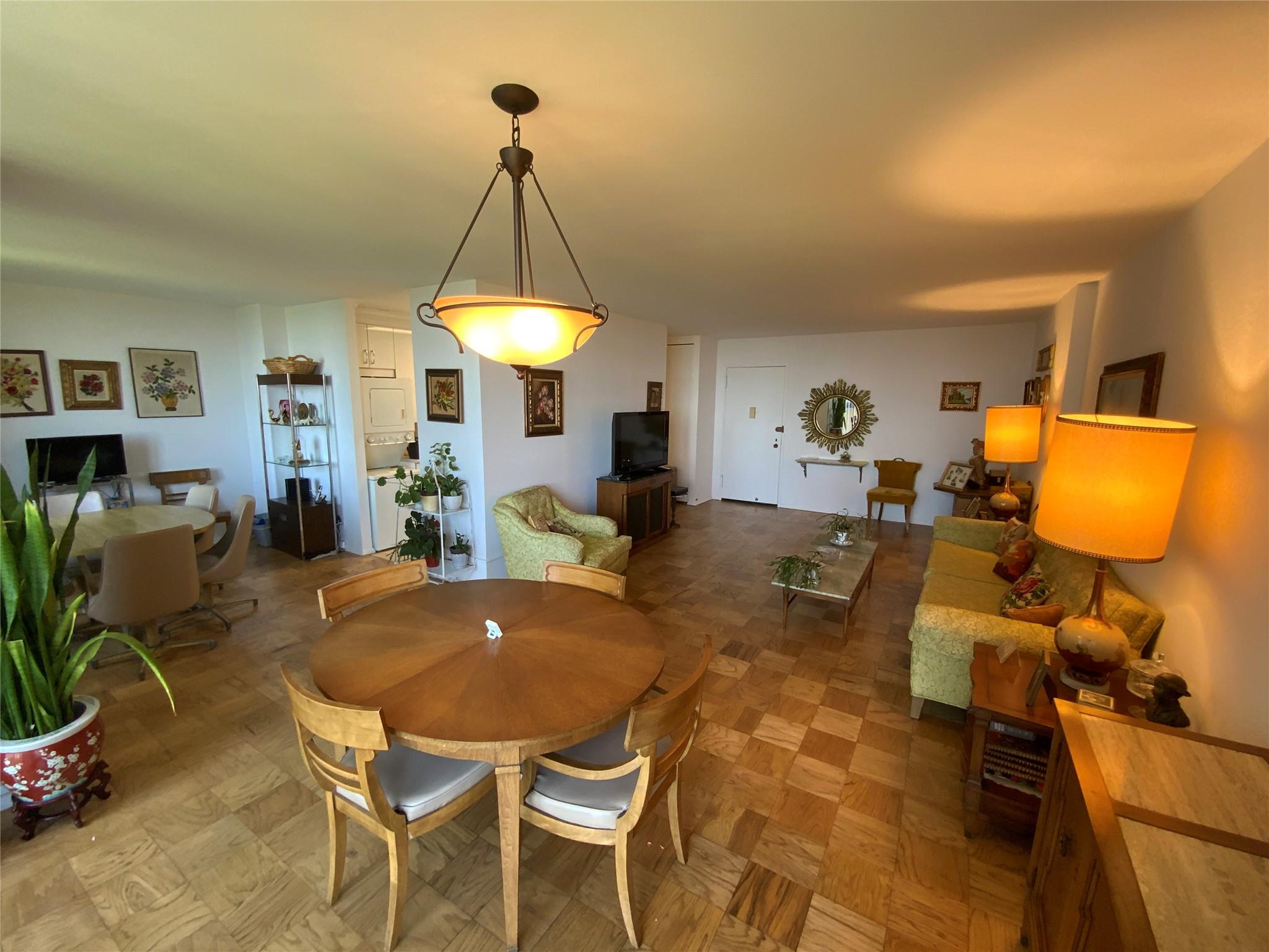 #4 photo, 27110 Grand Central Parkway, クイーンズ区 Floral Park , NY 11005