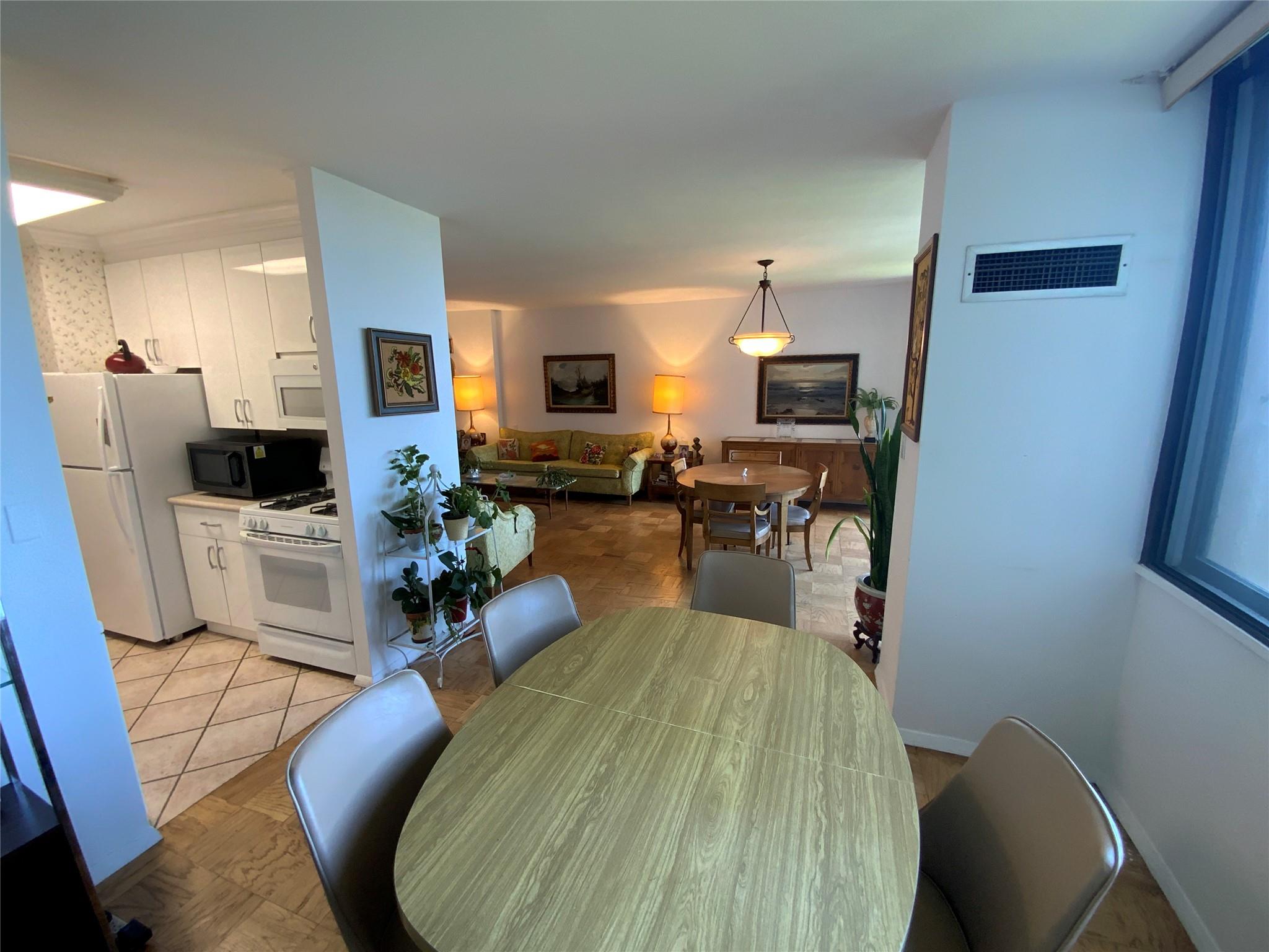 #7 photo, 27110 Grand Central Parkway, クイーンズ区 Floral Park , NY 11005