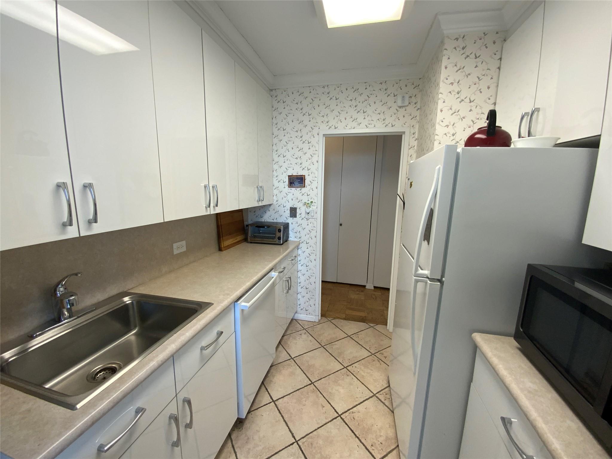 #8 photo, 27110 Grand Central Parkway, クイーンズ区 Floral Park , NY 11005