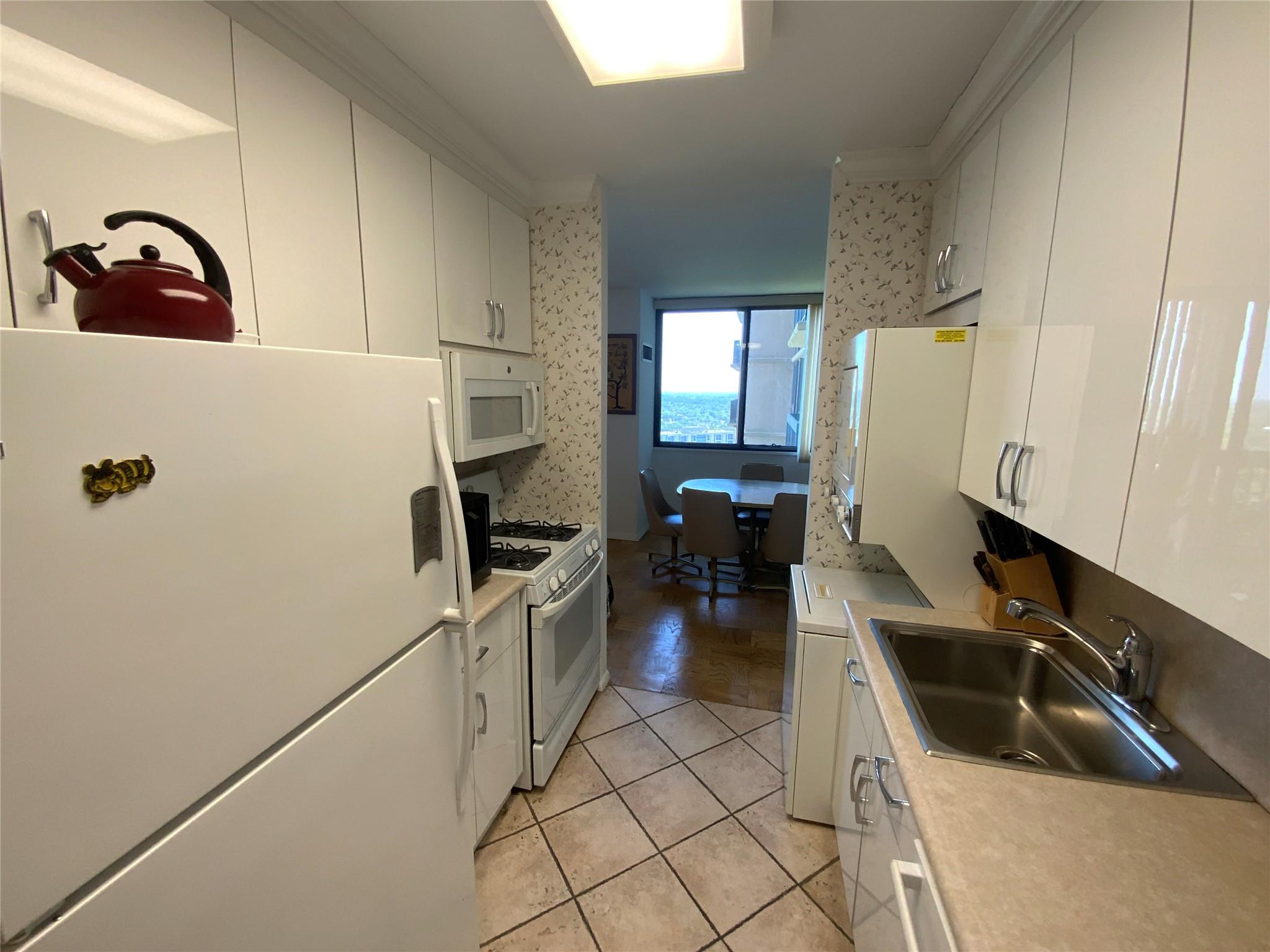 #9 photo, 27110 Grand Central Parkway, クイーンズ区 Floral Park , NY 11005