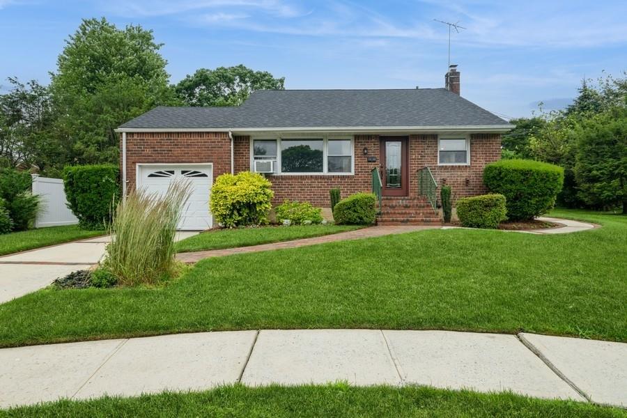 #1 photo, 6 Robert Court, 長島 貝斯佩奇 Bethpage , NY 11714