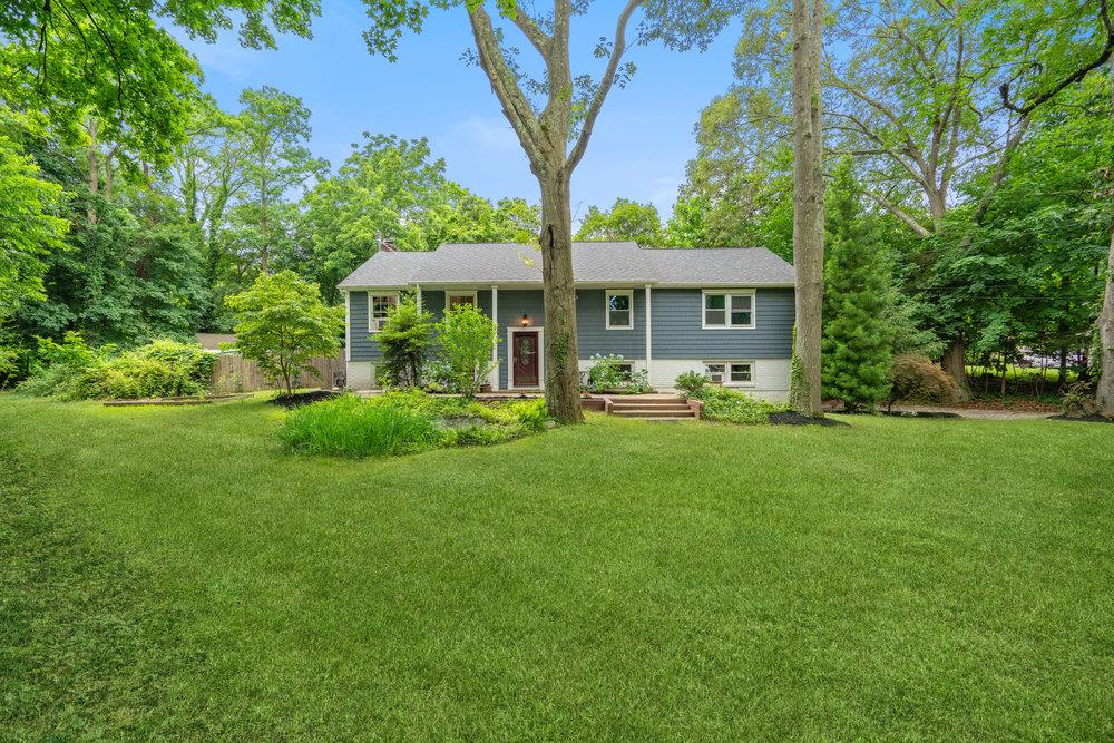 #1 photo, 1 Thompson Hill Road, سوفولك Saint James , NY 11780
