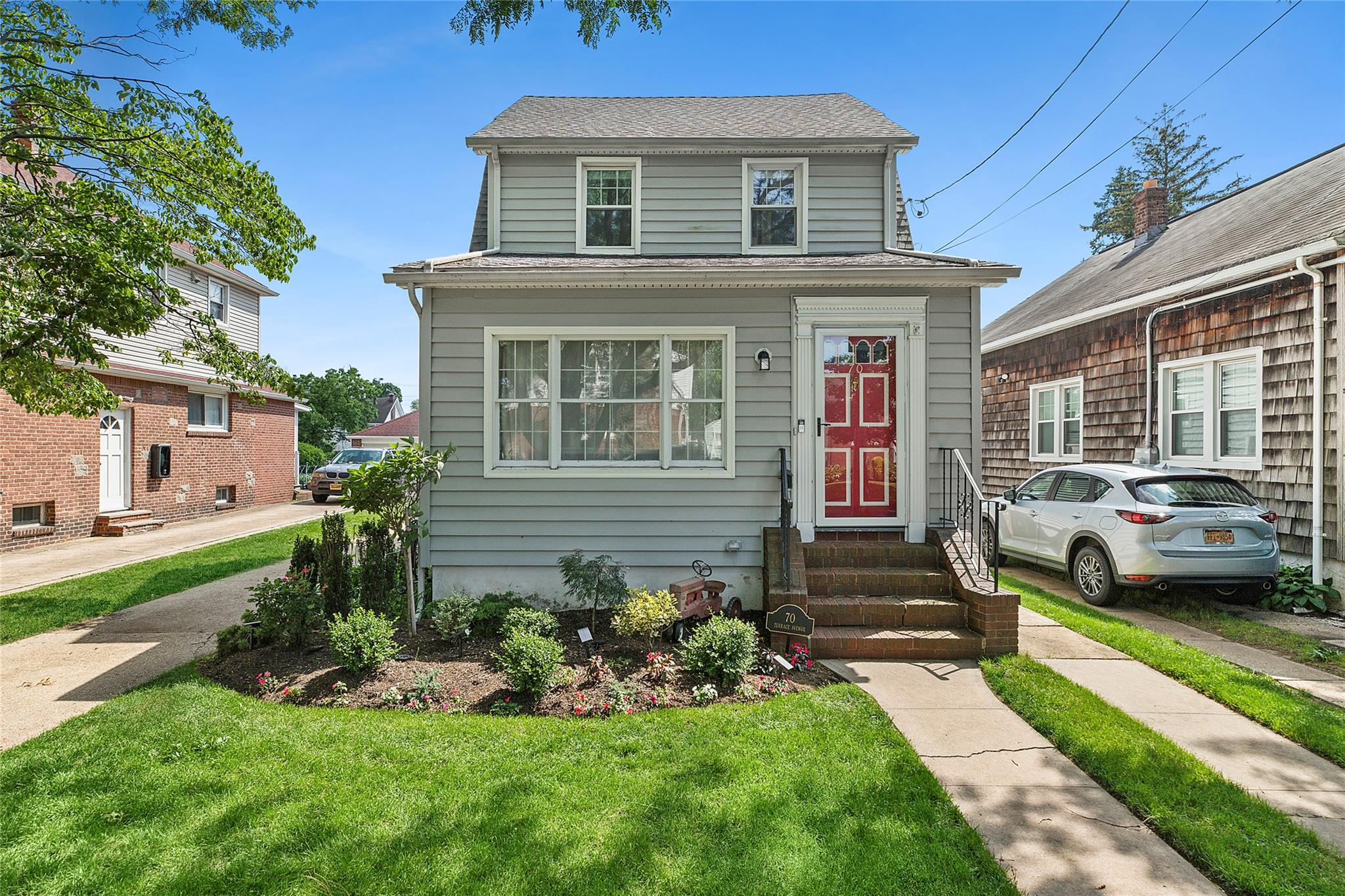 #1 photo, 70 Terrace Avenue, Floral Park , NY 11001