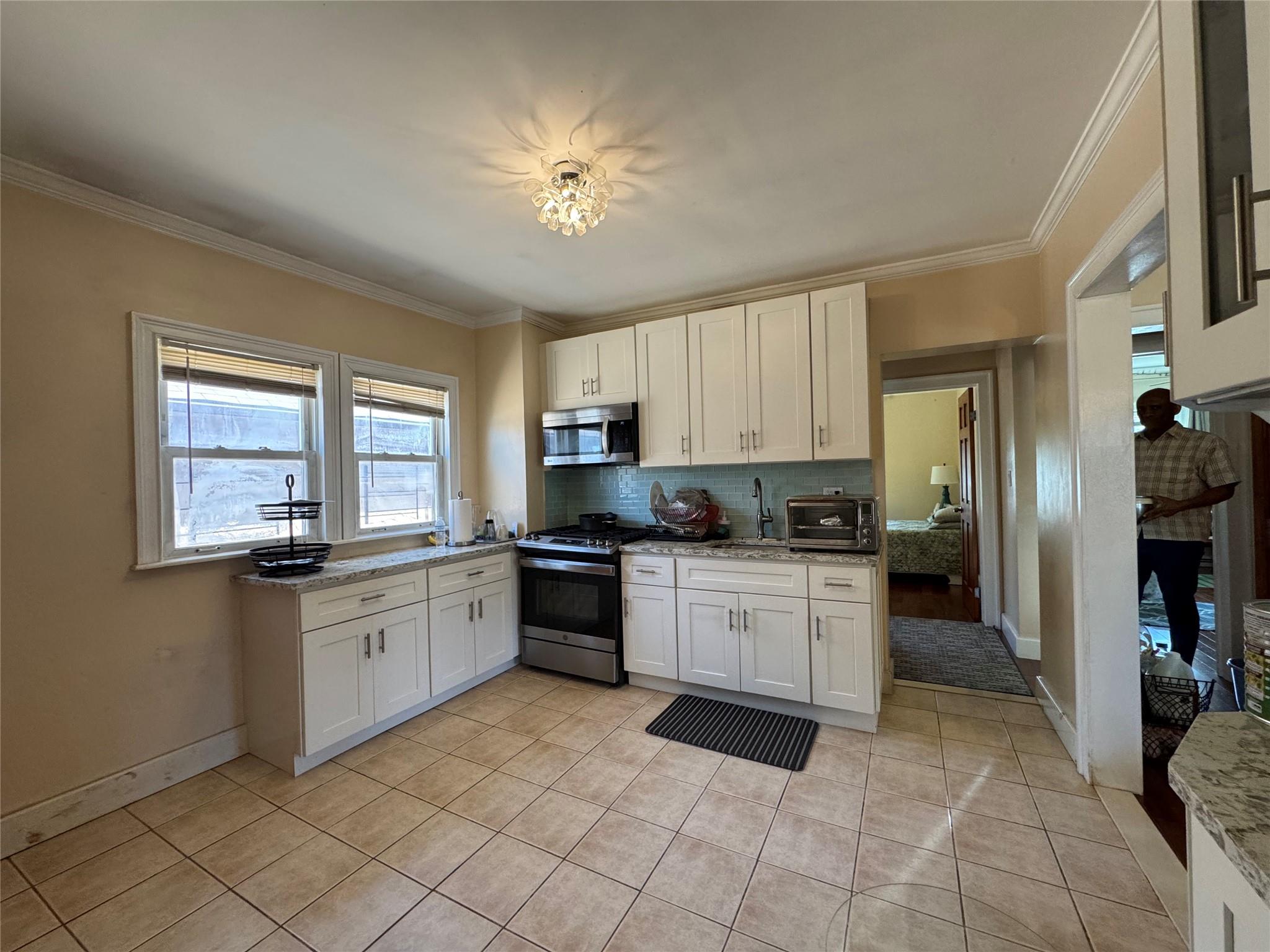 #12 photo, 4212 Monticello Avenue, برونكس Bronx , NY 10466