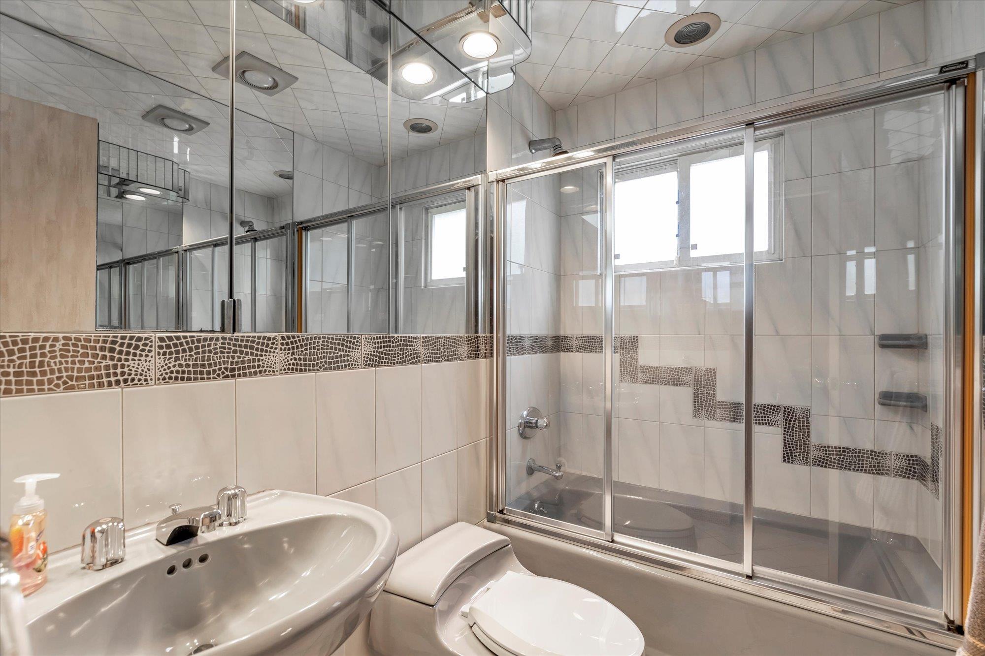 #17 photo, 895 Cherry Lane, ナッソー郡 North Woodmere , NY 11581