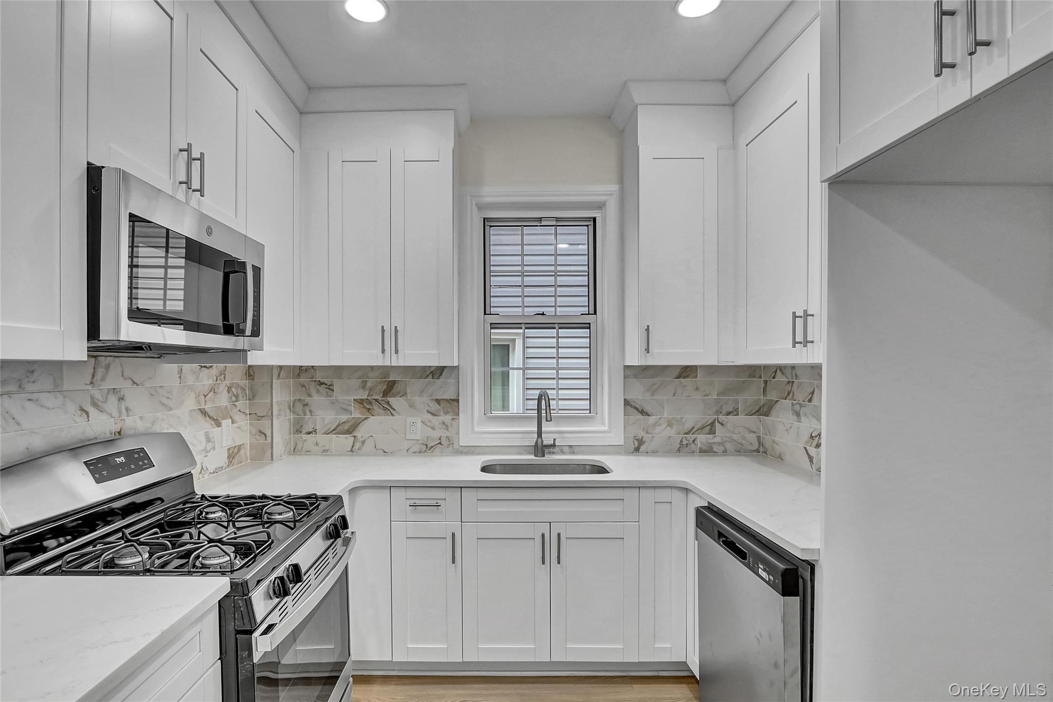 #14 photo, 58-60 78th Avenue, クイーンズ区 Glendale , NY 11385