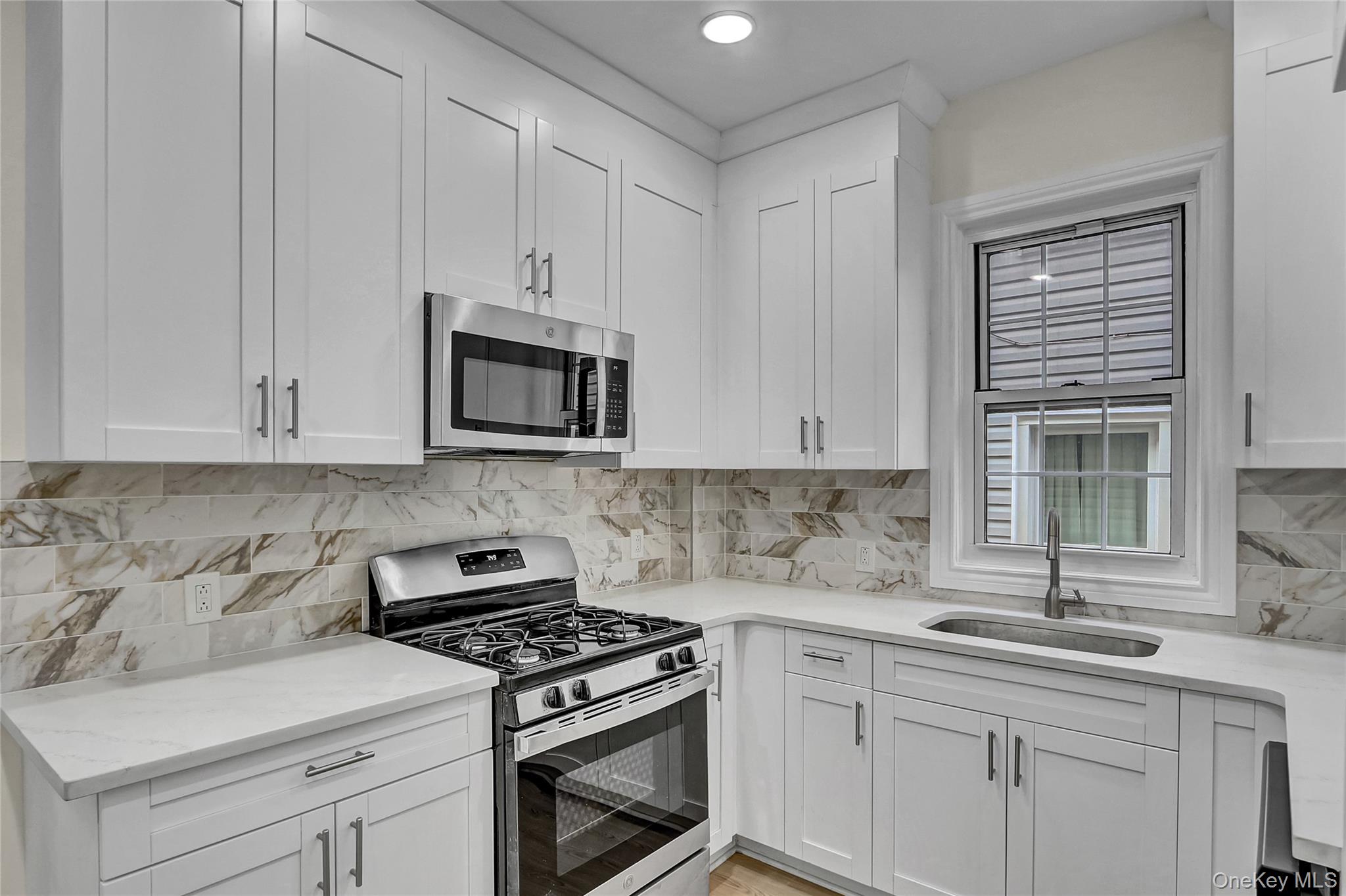 #15 photo, 58-60 78th Avenue, クイーンズ区 Glendale , NY 11385