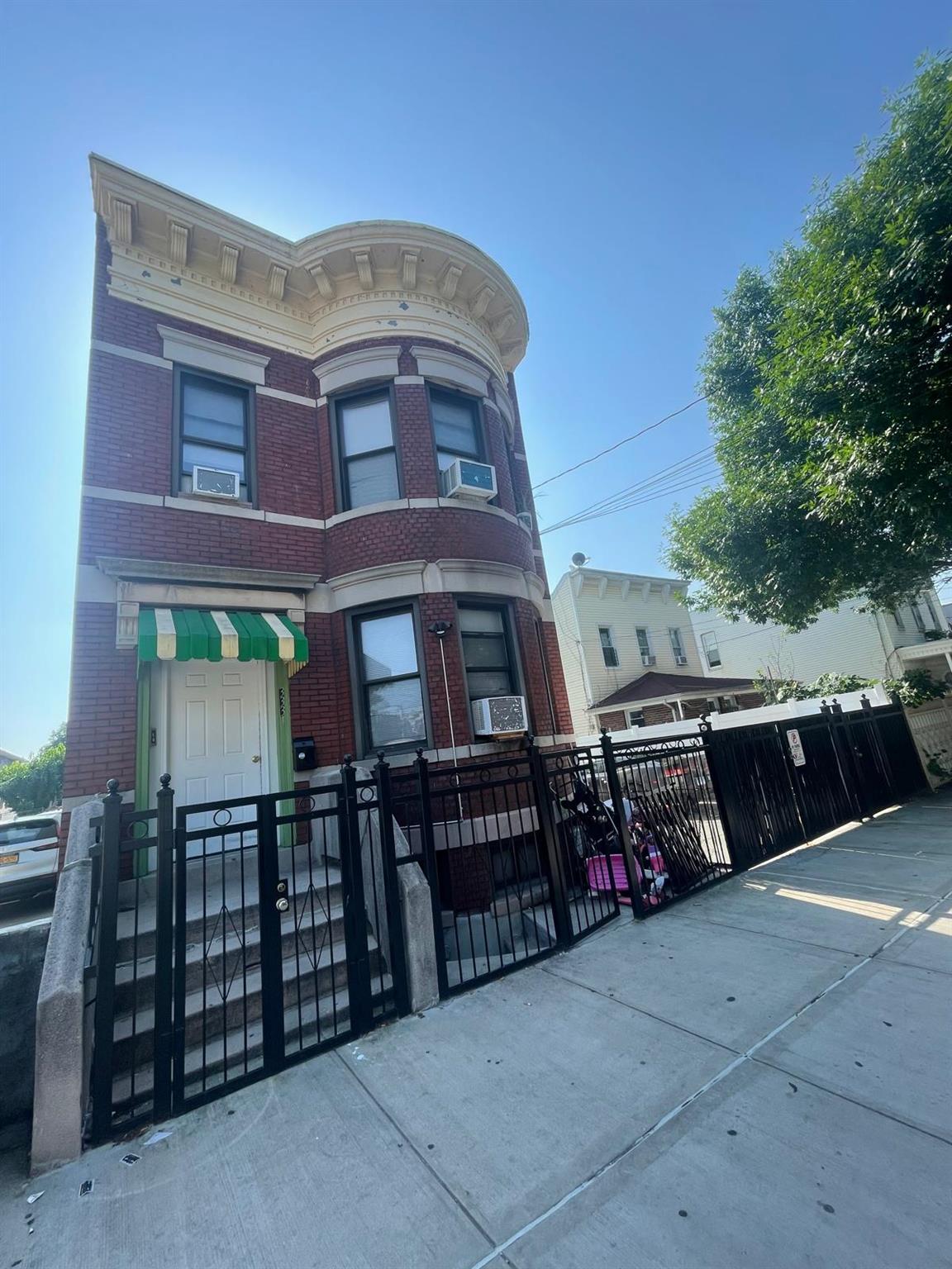 #20 photo, 3331 100th Street, クイーンズ区 Corona , NY 11368