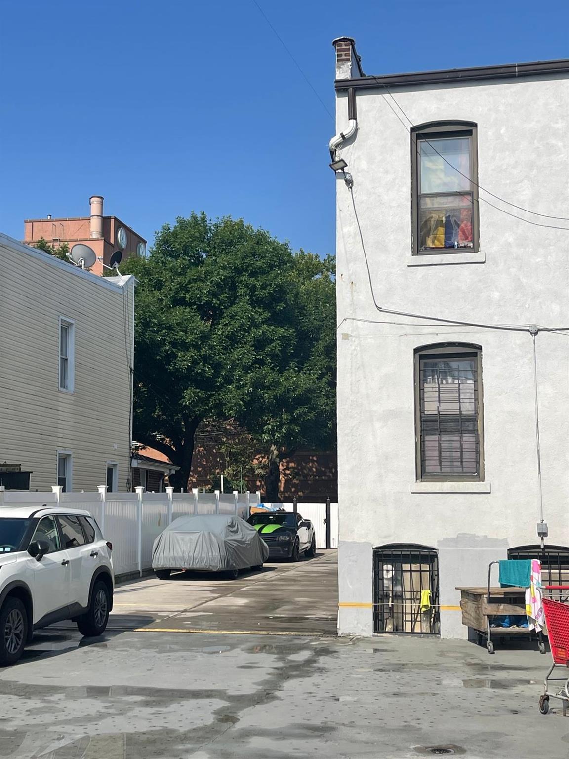 #3 photo, 3331 100th Street, クイーンズ区 Corona , NY 11368