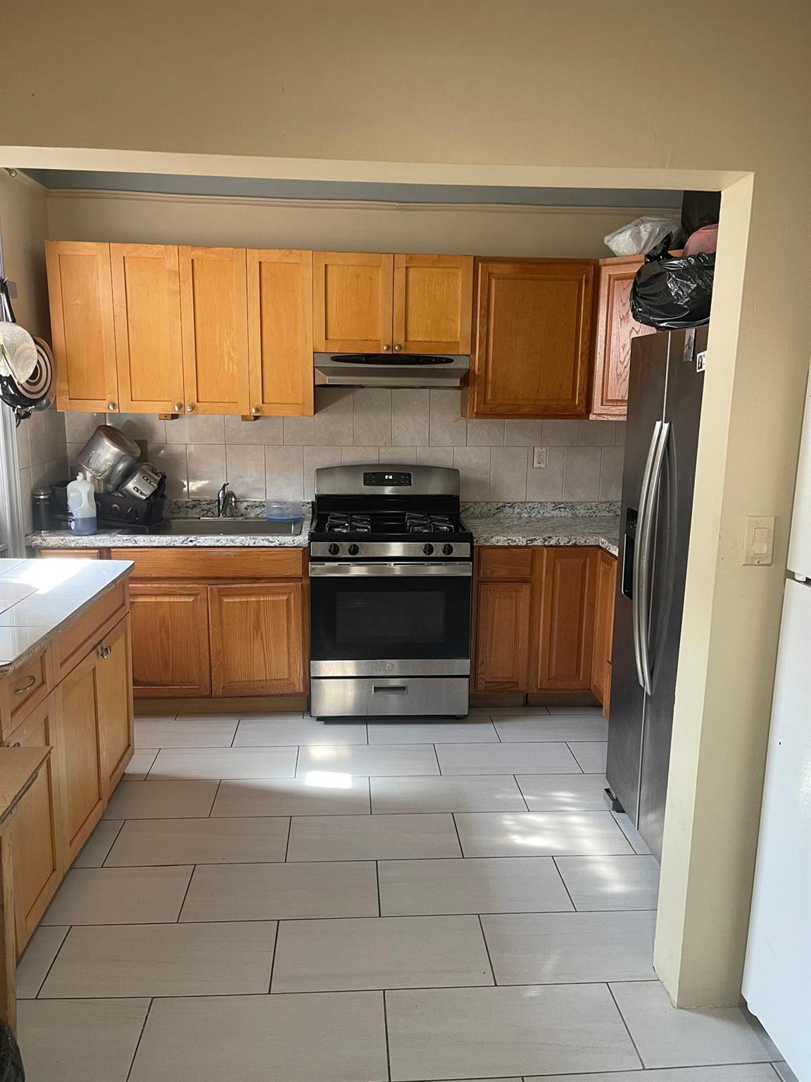 #4 photo, 3331 100th Street, クイーンズ区 Corona , NY 11368